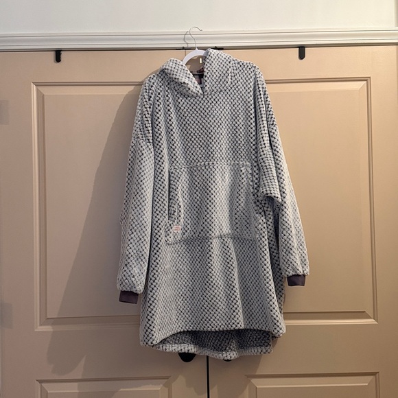 NWOT SIMPLY SOUTHERN SOFT & COZY THE WEARABLE THROW PULLOVER HOODIE PONCHO ASH - Picture 4 of 6